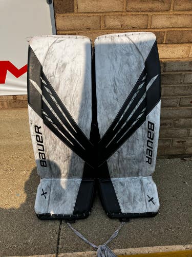 35" Senior Bauer Vapor 3X Goalie Leg Pads (Used)