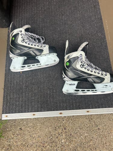Reebok White k Hockey Skates Regular Width  8.5 (Used)