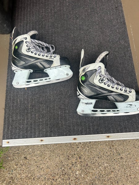Reebok White k Hockey Skates Regular Width  8.5 (Used)