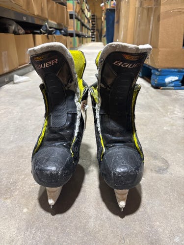 Used Senior Bauer Supreme 3S Hockey Skates 8