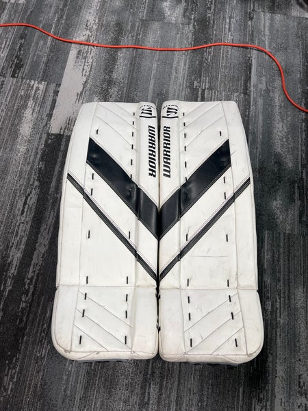 31" Intermediate Warrior Ritual G4 Goalie Leg Pads (Used)