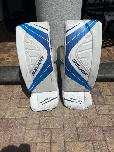 Small Bauer Vapor X900 Goalie Leg Pads (Used)