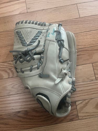 2017 Mizuno RH  ELITE Softball Glove 12.5" (Used)