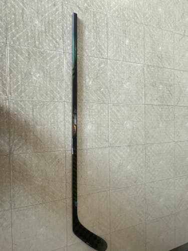 Intermediate Warrior Covert QR6 pro Left Hand Hockey Stick M28 (Used)