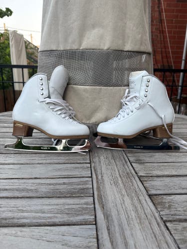 Jackson Ultima Evo Figure Skates B Adult 5 (Used)
