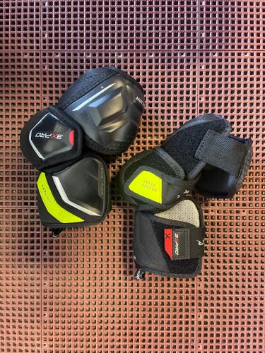 Medium Junior Bauer Vapor 3X Pro Elbow Pads  (Used)