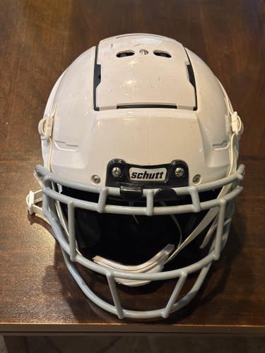 Medium Youth Schutt F7 Helmet (Used)