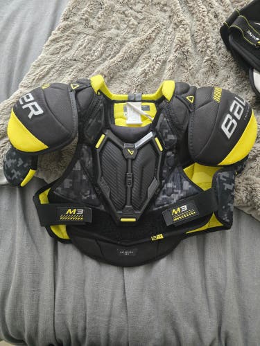Small Junior Bauer Supreme M3 Shoulder Pads (Used)