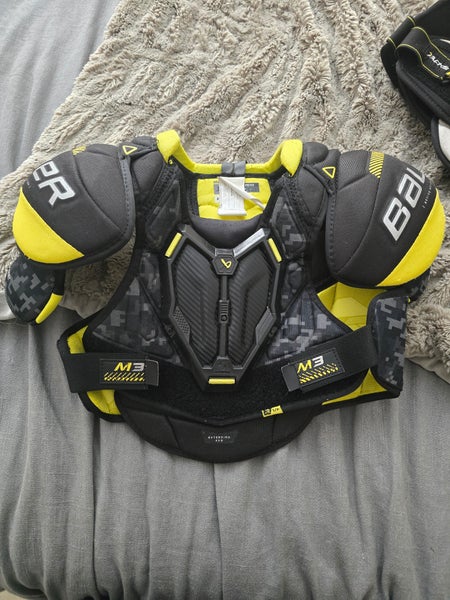 Small Junior Bauer Supreme M3 Shoulder Pads (Used)