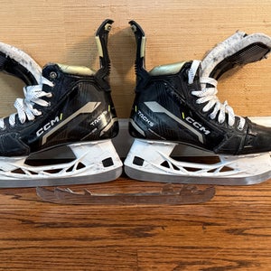 CCM AS-V Hockey Skates Size 4.5 (Used)