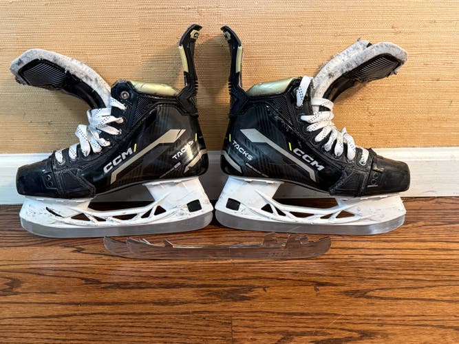 CCM AS-V Hockey Skates Size 4.5 (Used)