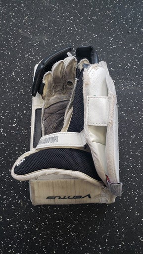 Used Vaughn VENTUS Inter Goalie Blocker White 11849-S000029682
