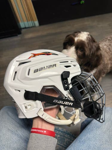 Medium Bauer Re-Akt 150 Helmet WILL NEGOTIATE SLIGHTLY (Used)