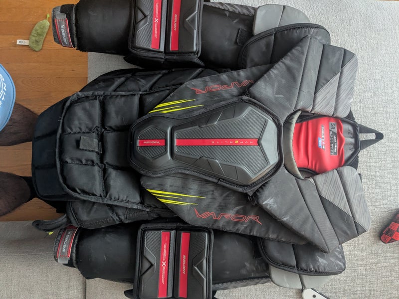 Large Bauer Vapor Hyperlite 2 Goalie Chest Protector