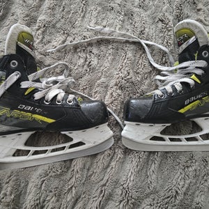 Bauer Vapor X4 Hockey Skates Regular Width youth 13 (Used)