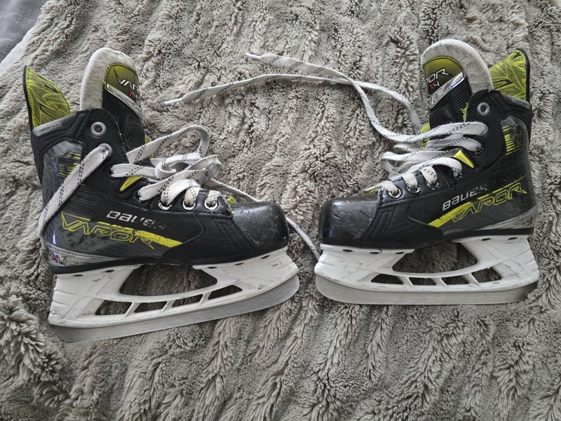Bauer Vapor X4 Hockey Skates Regular Width youth 13 (Used)
