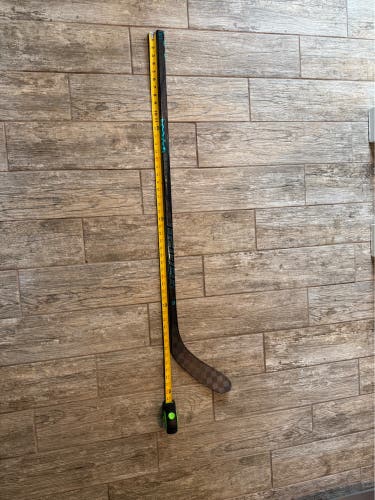 Youth Bauer Twitch Left Hand Hockey Stick P28 (Used)