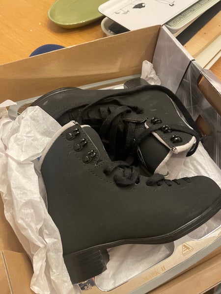 Black Jackson Mystique Figure Skates Y 13 (Used)