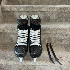 Bauer Vapor Hyperlite 2 Hockey Skates Regular Width  9.5 (Used)