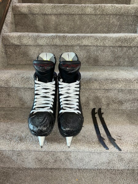 Bauer Vapor Hyperlite 2 Hockey Skates Regular Width  9.5 (Used)