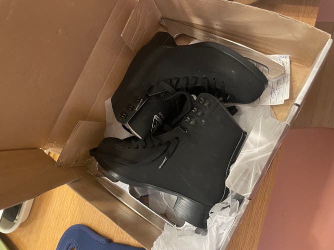 Black Jackson Artiste Figure Skates Size 1 (Used)