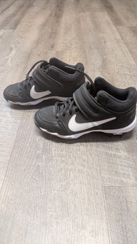 Black Kid's 2Y (Big Kids / Youth) Youth Nike Molded Cleats (Used)