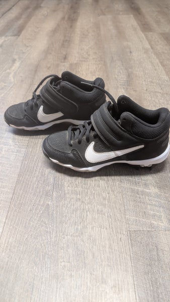 Black Kid's 2Y (Big Kids / Youth) Youth Nike Molded Cleats (Used)