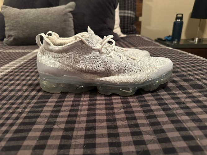 White Men's Adult Size M 11.5 (W 12.5) Nike Vapormax Shoes (Used)