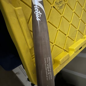 Victus V243 Maple Bat (-3) 28 oz 31" (Used)