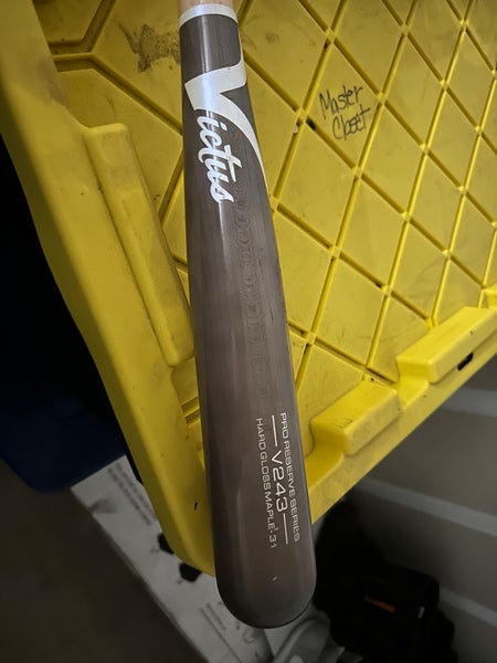 Victus V243 Maple Bat (-3) 28 oz 31" (Used)