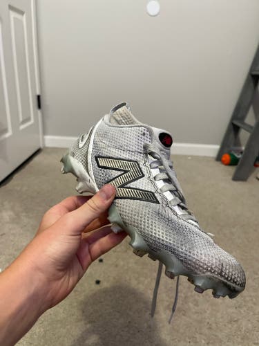 White Men's Size M 8.0 (W 9.0) Adult New Balance Mid Top V 5 Molded Cleats (Used)