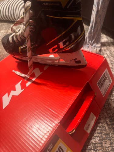 CCM Super Tacks AS3 Pro Regular Width 7.5 (Used)