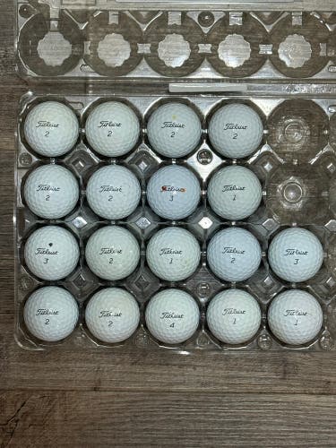 18 Titleist AVX Golf Balls