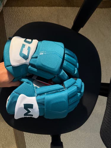CCM HGQL Gloves 14" Pro Stock (New)