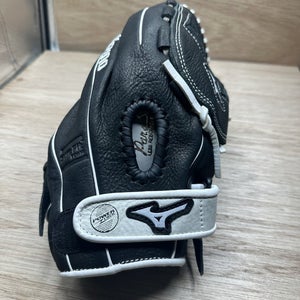 Mizuro Franchise Series Fast Pitch 12.5 Softball Throws With Right Hand