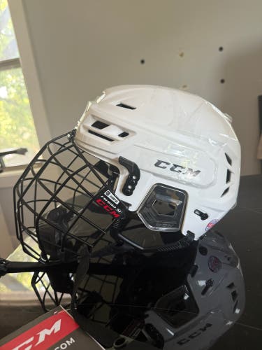Medium CCM Tacks 210 Helmet