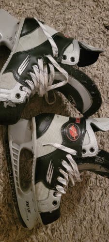Bauer Vapor 6 Hockey Skates Regular Width 7 (Used)