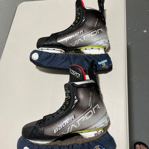 Bauer Vapor Hyperlite Hockey Skates 9 (Used)