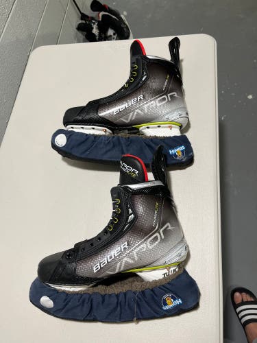 Bauer Vapor Hyperlite Hockey Skates 9 (Used)