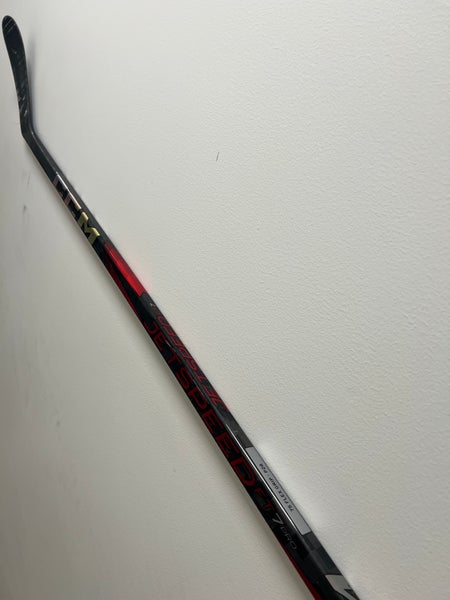 Senior CCM Jetspeed FT7 Pro Right Handed Hockey Stick P28 (Used)