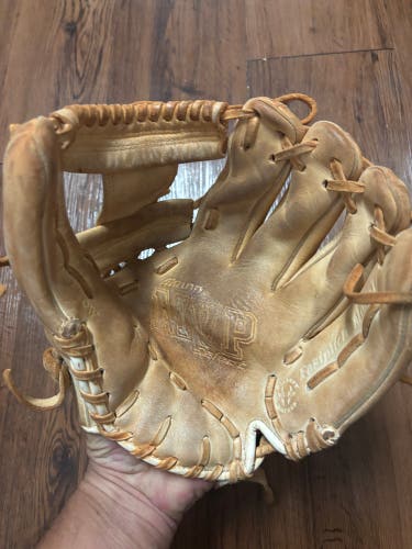 Used Mizuno MVP Select Right Hand Throw Softball Glove 11.75"