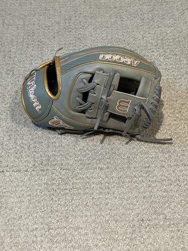 Wilson RH Infield A2000 Baseball Glove 11.5" (New)