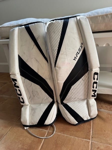 24" 2025 CCM YTFLEX 3 Goalie Leg Pads (Used)