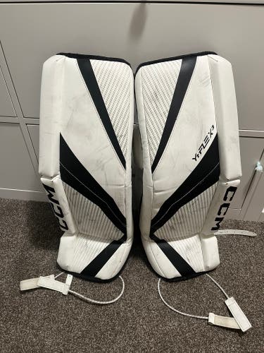 26"  CCM YTFLEX 3 Goalie Leg Pads (Used)