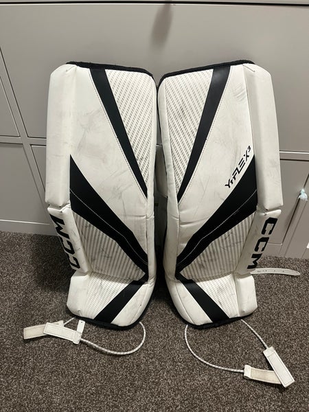 26"  CCM YTFLEX 3 Goalie Leg Pads (Used)