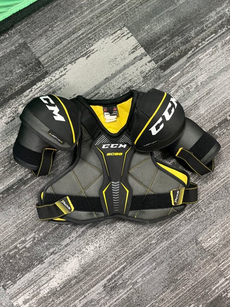 Large Senior CCM Tacks 3092 Shoulder Pads (Used)