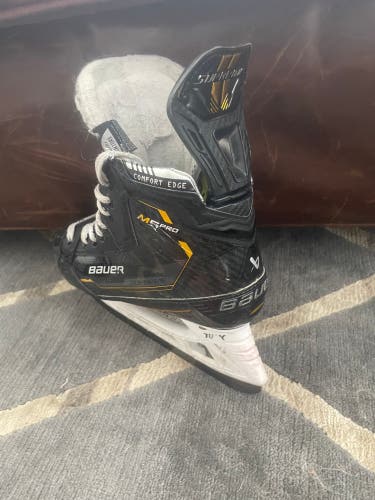 Bauer Supreme M5 Pro Hockey Skates Size 4 (Used)