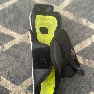 Junior Bauer Vapor 2x 12" Shin Pads (Used)