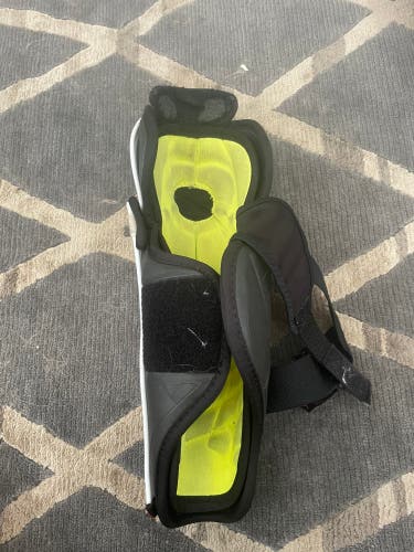 Junior Bauer Vapor 2x 12" Shin Pads (Used)