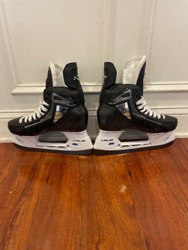 True SVH BFIO Custom Hockey Skates Regular Width Pro Stock 9.5 (New)